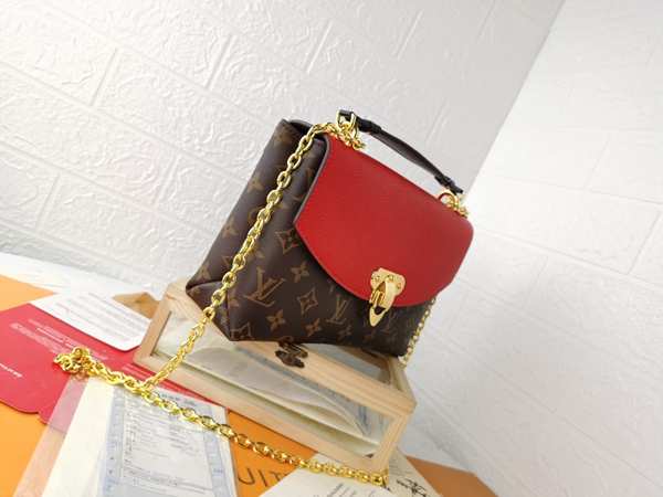 ルイヴィトンバッグ背面デザイン